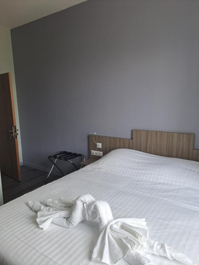 Bed and Breakfast Le Petit Vedaquais Vaas Экстерьер фото